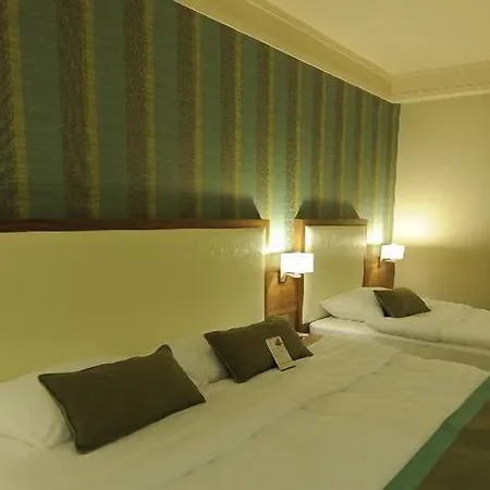 Hotel Plaza 4*