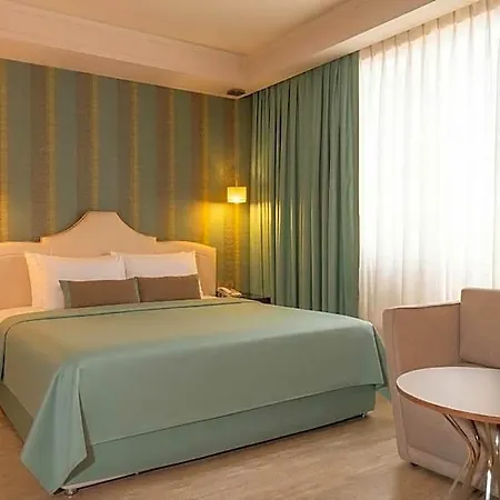 Plaza Hotel 4*