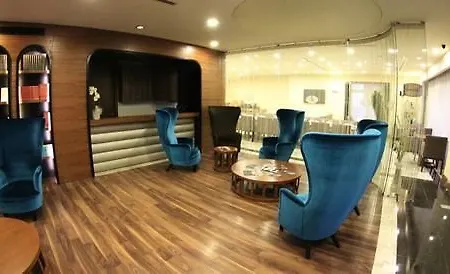 Plaza Hotel 4*